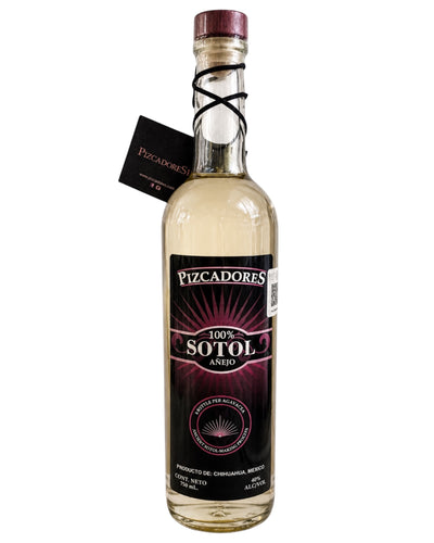 Licomar, Vinos y Licores: Botella de Sotol Pizcadores Añejo 750ml de color cobrizo brillante con notas de agave, roble y caramelo.