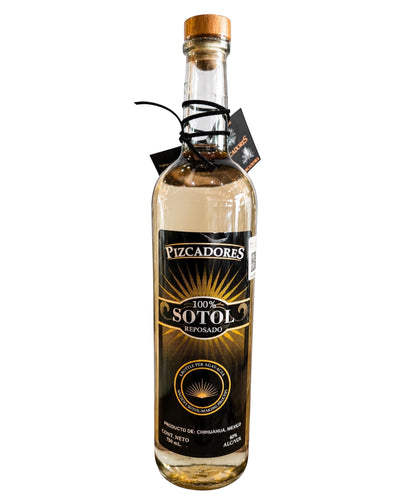 Licomar, Vinos y Licores Sotol Pizcadores Reposado 750ml, un licor ámbar claro con notas a roble, cítricos y agave cocido.
