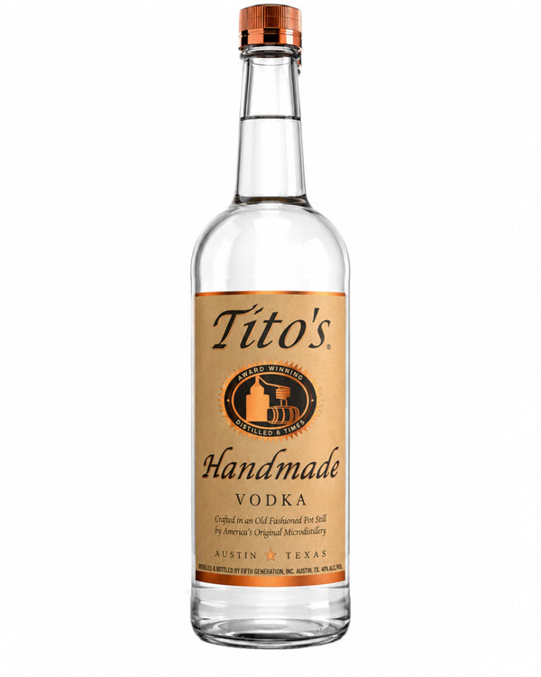 Botella de vodka Tito's Handmade de 750ml con etiqueta marrón y tapa de cobre, Licomar, Vinos y Licores.